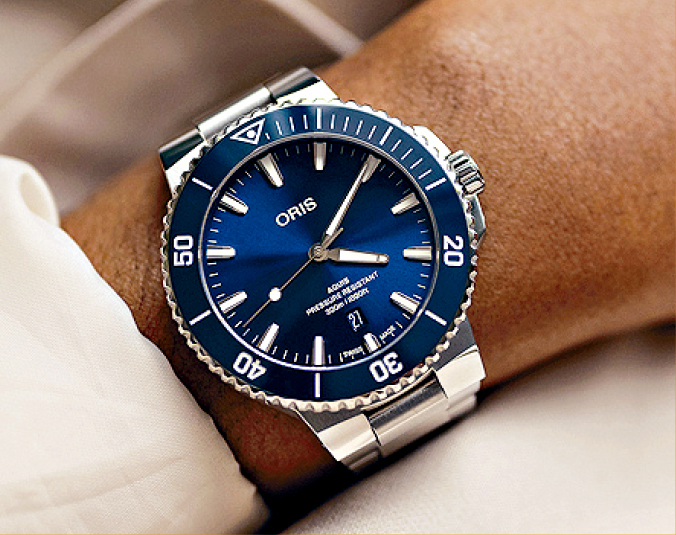 Aquis Date Calibre 400 43.50mm Aquis Date Calibre 400 43.50mm