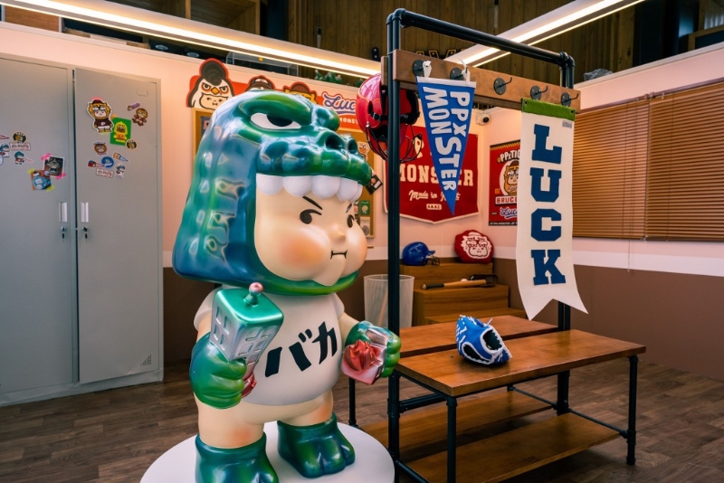 店铺邀请到插画家兼纹身师AAAZ与其笔下来自PP星球的原创角色PPxMONSTER，限时登陆kkplus朗豪坊旗舰店。