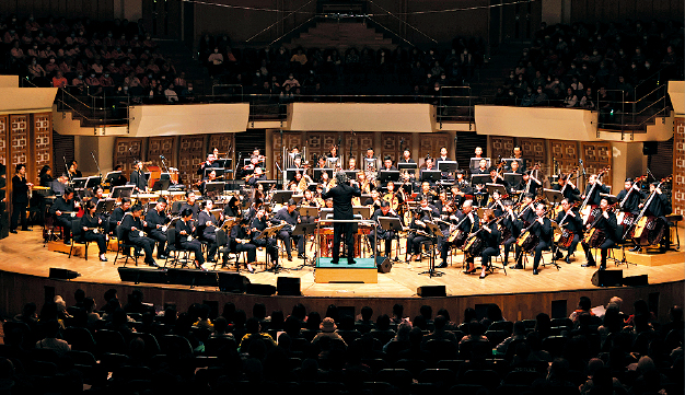 香港中乐团近年积极透过中乐与不同音乐文化的交融,为观众带来耳目一新的音乐体验。 香港中乐团近年积极透过中乐与不同音乐文化的交融,为观众带来耳目一新的音乐体验。