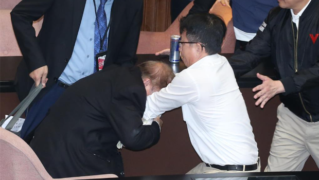 周万来抢周万来文件 周万来抢周万来文件