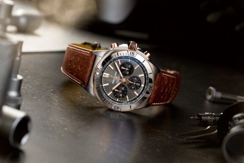 Breitling Chronomat B01 42 Triumph,表壳:42mm钛金属及红金、机芯:Breitling 01自动、售价:$75,600。 Breitling Chronomat B01 42 Triumph,表壳:42mm钛金属及红金、机芯:Breitling 01自动、售价:$75,600。