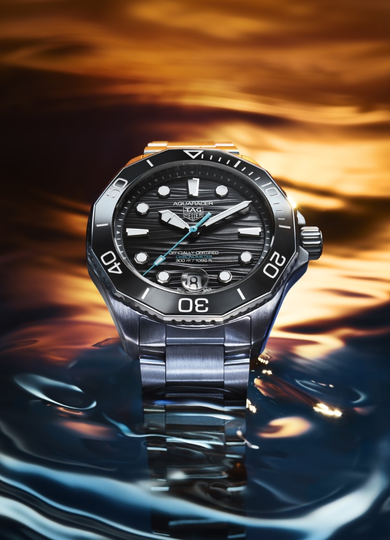 Tag Heuer Aquaracer Professional 300 Date,表壳:42mm不锈钢 、机芯:TH31-00自动、 售价:$28,800。