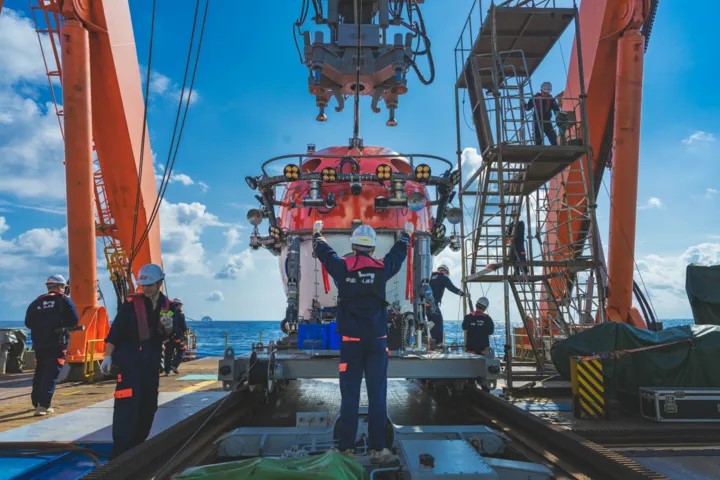 当局用深海潜艇进行考古研究 当局用深海潜艇进行考古研究