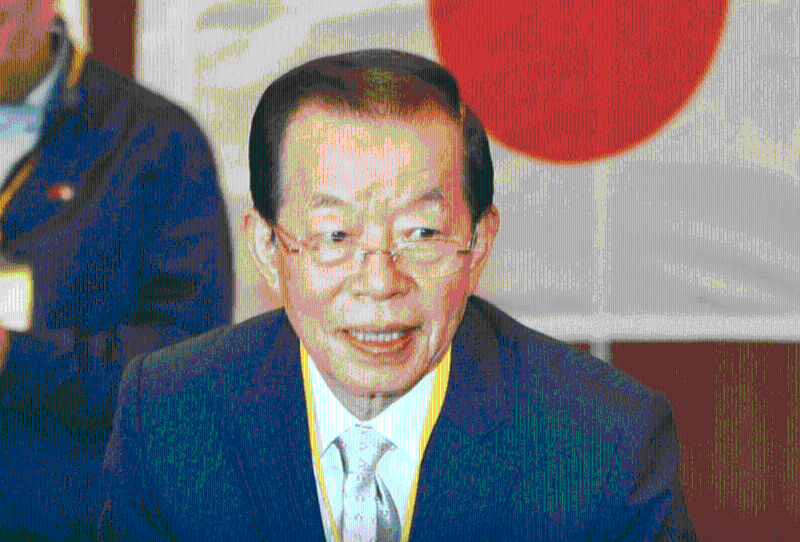 谢长廷搭机返回日本时航班遇雷击。 谢长廷搭机返回日本时航班遇雷击。