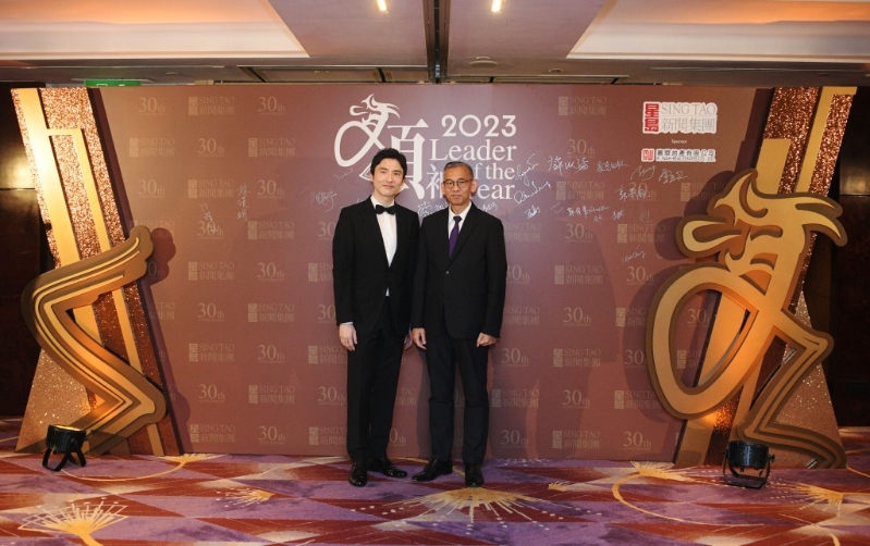 星岛新闻集团主席蔡加讚、廉政专员胡英明。