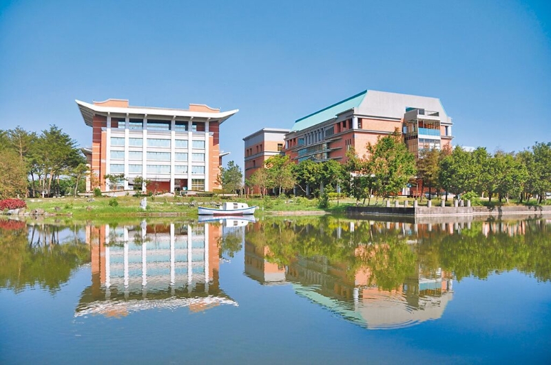 明道大学7月底退场,今晚举办最后一场毕业典礼,校方将施放烟火欢送师生。明道大学提供 明道大学7月底退场,今晚举办最后一场毕业典礼,校方将施放烟火欢送师生。明道大学提供