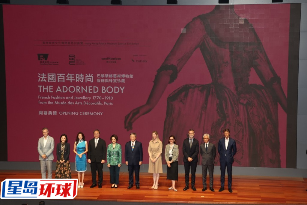 Karen昨日出席于香港故宫文化博物馆举行的「法国百年时尚-巴黎装饰艺术博物馆服饰与珠宝珍藏,1770-1910年」展览开幕。 Karen昨日出席于香港故宫文化博物馆举行的「法国百年时尚-巴黎装饰艺术博物馆服饰与珠宝珍藏,1770-1910年」展览开幕。