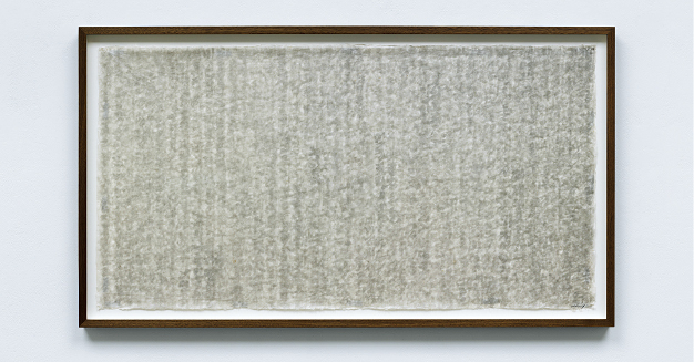 在韩纸上以墨写上重复书法语句组成 在韩纸上以墨写上重复书法语句组成