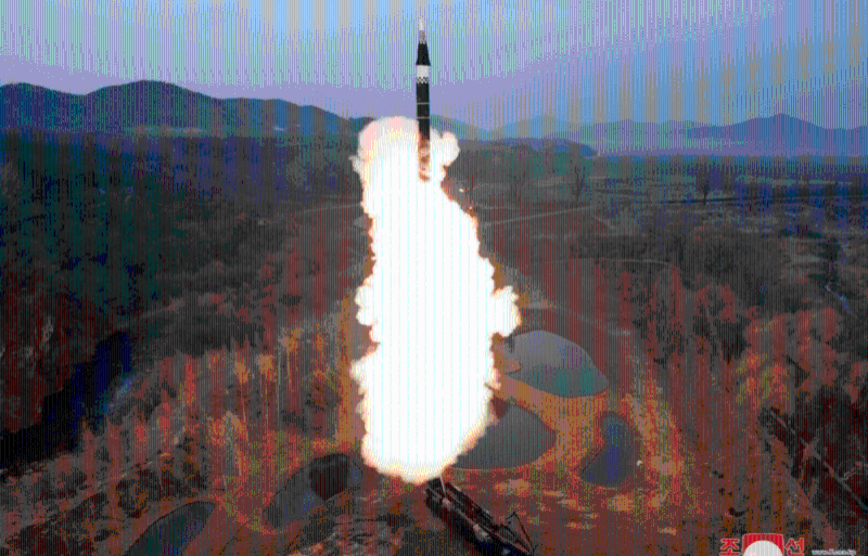 朝鲜早前试射一枚中长程固体燃料高超音速导弹。 朝鲜早前试射一枚中长程固体燃料高超音速导弹。