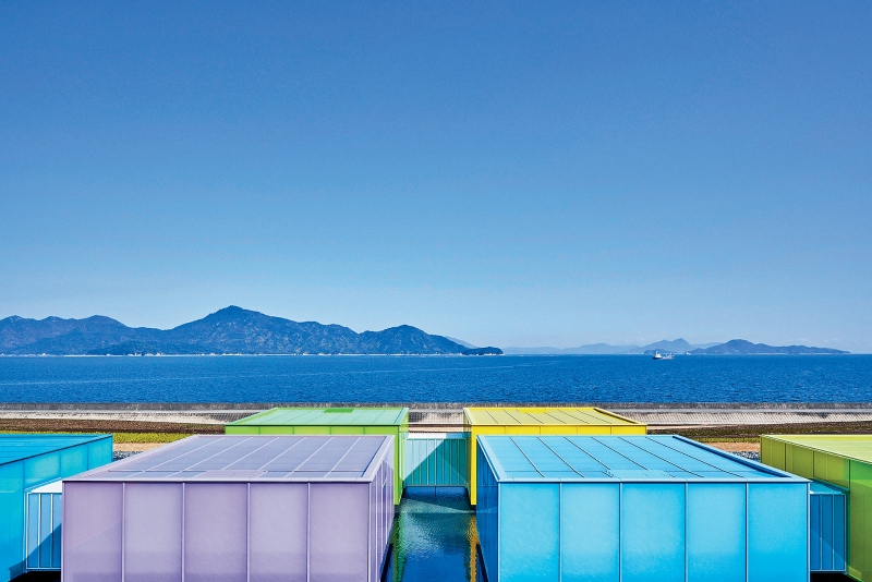 置身下濑美术馆,可远眺濑户内海一带的岛屿美景。