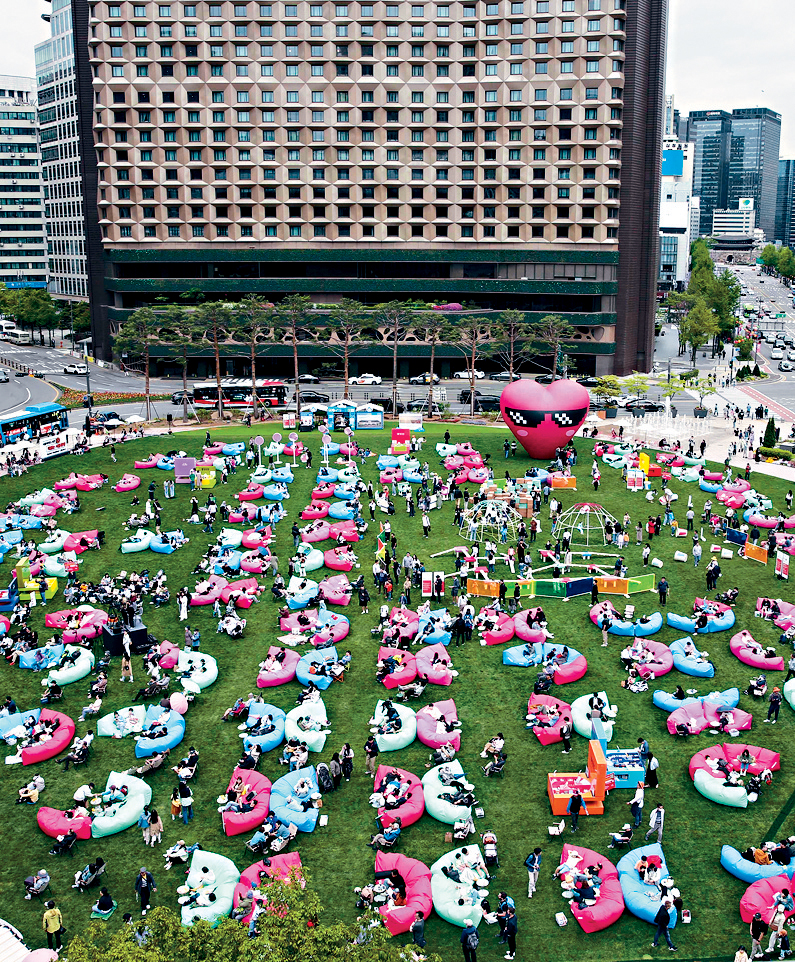 首尔闹市变户外图书馆 首尔闹市变户外图书馆