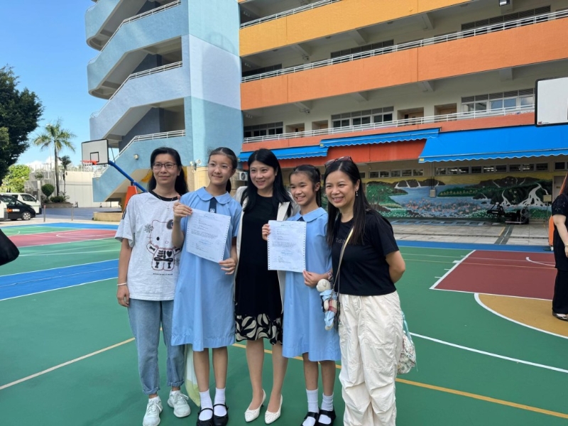 李恩希同学对能成功考入港大同学会书院感到开心。(图片来源:《亲子王》) 李恩希同学对能成功考入港大同学会书院感到开心。(图片来源:《亲子王》)