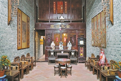 西关大屋的正厅装饰考究。 西关大屋的正厅装饰考究。