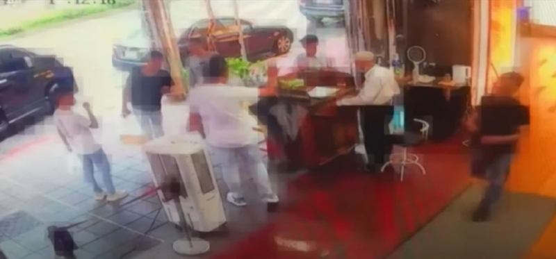 疑犯(右) 疑犯(右)