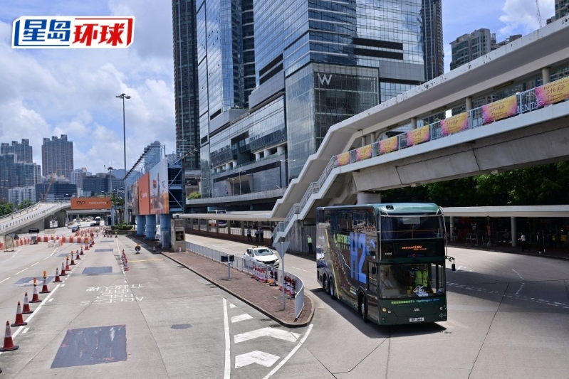 首航过海巴士为170号线,以华富邨巴士站为起点,经香港仔隧道、海底隧道及塞拉利山隧道开往沙田站。 陈极彰摄 首航过海巴士为170号线,以华富邨巴士站为起点,经香港仔隧道、海底隧道及塞拉利山隧道开往沙田站。 陈极彰摄