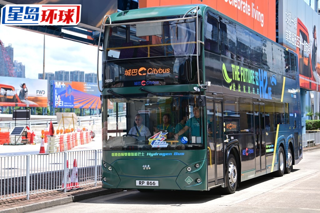 首次有氢能巴士行走港岛及新界路线。 陈极彰摄 首次有氢能巴士行走港岛及新界路线。 陈极彰摄
