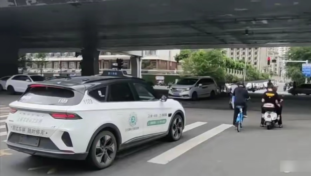 萝卜快跑无人驾驶的士 萝卜快跑无人驾驶的士