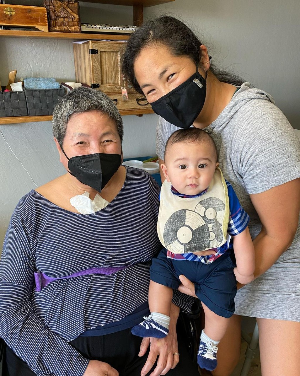 郑佩佩逝世丨三女原子鏸两年前晒合照后未再有新相,颈上贴纱布即疯传病危 | 星岛环球网