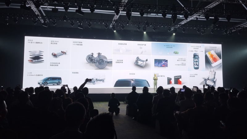 新一代Zeekr009有54%零件是全新升级设计,内地版本全线升级800V碳化xi电驱底盘平台。 新一代Zeekr009有54%零件是全新升级设计,内地版本全线升级800V碳化xi电驱底盘平台。