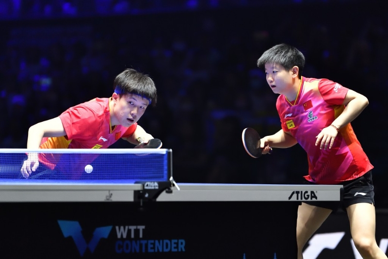 王楚钦(左)、孙颖莎。 王楚钦(左)、孙颖莎。