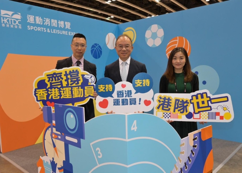 曾国衞为香港运动员打气。政制及内地事务局facebook图片 曾国衞为香港运动员打气。政制及内地事务局facebook图片