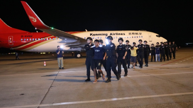 毒贩由缅甸押解回国 毒贩由缅甸押解回国
