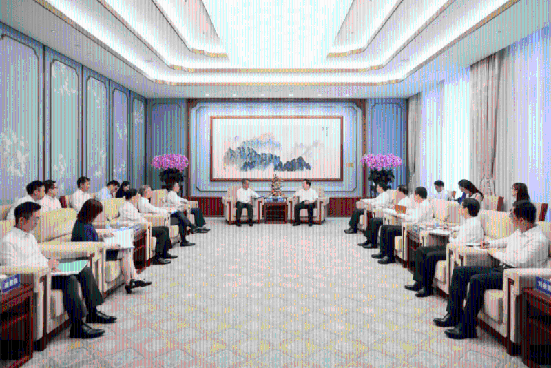 国务院港澳事务办公室主任夏宝龙在北京会见香港特区政府财政司司长陈茂波一行。 国务院港澳事务办公室主任夏宝龙在北京会见香港特区政府财政司司长陈茂波一行。