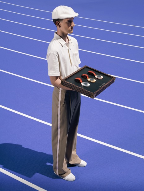 今届可说是最时尚的巴黎奥运,因为细微至奖牌托盘也由路易威登操刀打造。 今届可说是最时尚的巴黎奥运,因为细微至奖牌托盘也由路易威登操刀打造。