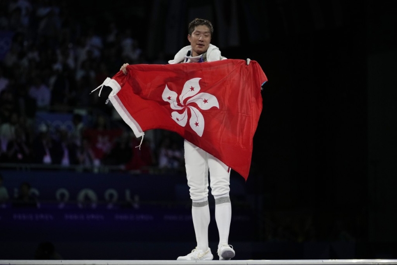 张家朗历史性成功衞冕男子花剑金牌,为港争光。美联社 张家朗历史性成功衞冕男子花剑金牌,为港争光。美联社