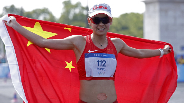 杨家玉夺得奥运金牌。 杨家玉夺得奥运金牌。