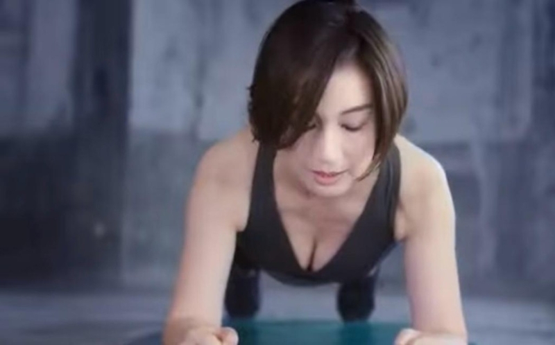 江美仪亦曾拍摄过丰胸纤体广告。 江美仪亦曾拍摄过丰胸纤体广告。