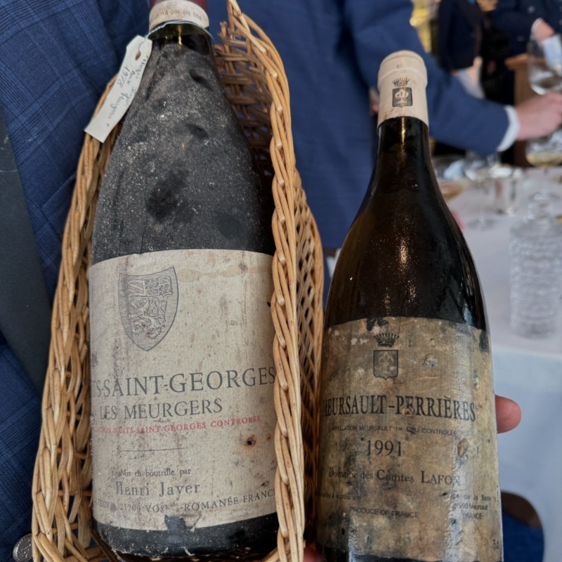 方力申发文指:“老友Patrick太太Joanna生日饭,有幸饮咗支Magnum 1978 Henri Jayer红酒,盛惠港币十三万五千,我谂我饮咗四万蚊。” 方力申发文指:“老友Patrick太太Joanna生日饭,有幸饮咗支Magnum 1978 Henri Jayer红酒,盛惠港币十三万五千,我谂我饮咗四万蚊。”