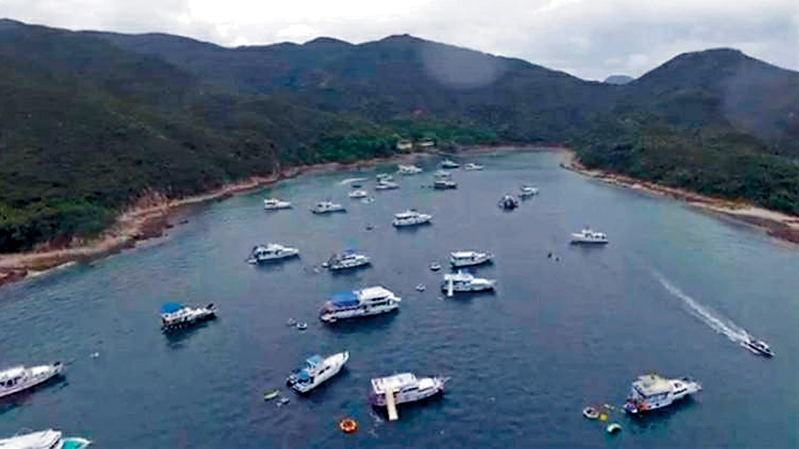 暑假是水上活动旺季,但有出租游艇的公司指,今年生意暴跌50%至70%,西贡是重灾区。 暑假是水上活动旺季,但有出租游艇的公司指,今年生意暴跌50%至70%,西贡是重灾区。