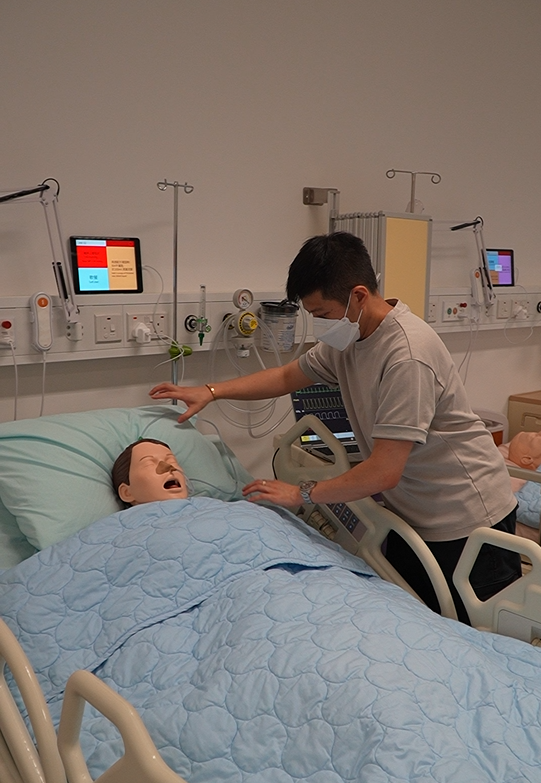 LiPACE设有专业的医疗护理教室,学生能够在非常真实的环境中实践。 LiPACE设有专业的医疗护理教室,学生能够在非常真实的环境中实践。