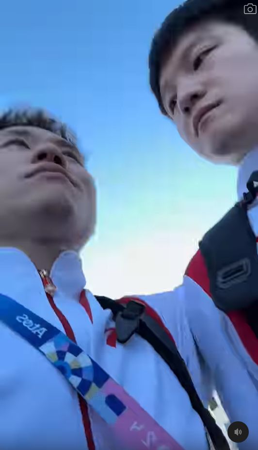 有网民流出一段影片,见到来自潮汕的谢思埸与广州出生的樊振东以广东话交流。 有网民流出一段影片,见到来自潮汕的谢思埸与广州出生的樊振东以广东话交流。