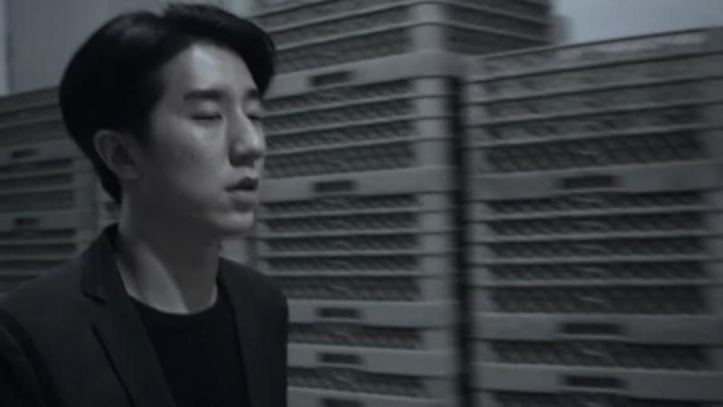 房祖名在MV中加插昔日片段,回望前半生。 房祖名在MV中加插昔日片段,回望前半生。