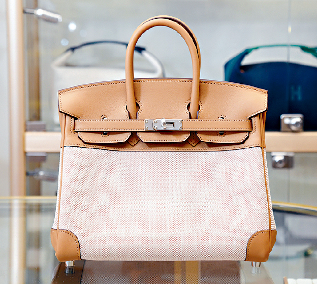 Birkin手袋以法籍英国女歌手Jane Birkin命名 Birkin手袋以法籍英国女歌手Jane Birkin命名