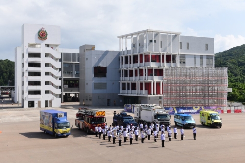 6个纪律部队以及2个辅助部队的特别用途车、定翼机进行欢迎仪式。 6个纪律部队以及2个辅助部队的特别用途车、定翼机进行欢迎仪式。