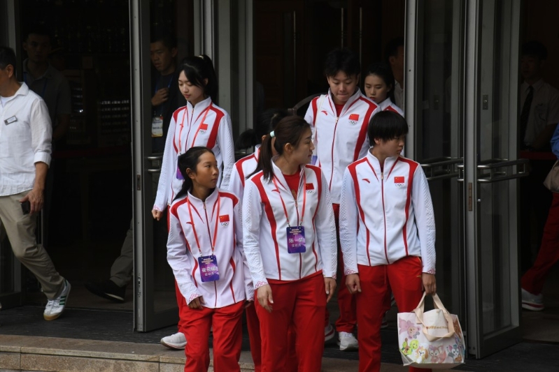 跳水运动员全红婵、陈芋汐、乒乓球运动员陈梦等运动员到访圣保罗书院与学生进行交流。 跳水运动员全红婵、陈芋汐、乒乓球运动员陈梦等运动员到访圣保罗书院与学生进行交流。