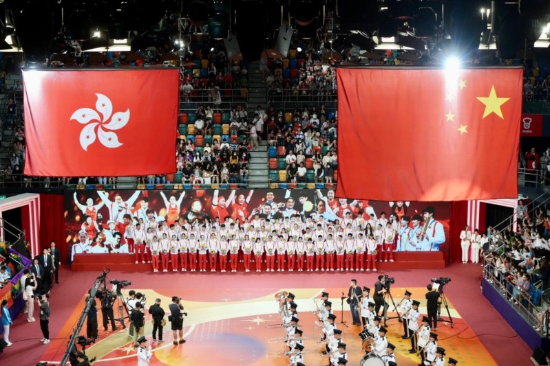 现场奏唱国歌。 现场奏唱国歌。