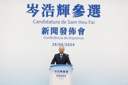 岑浩辉正式宣布参选特首。 岑浩辉正式宣布参选特首。