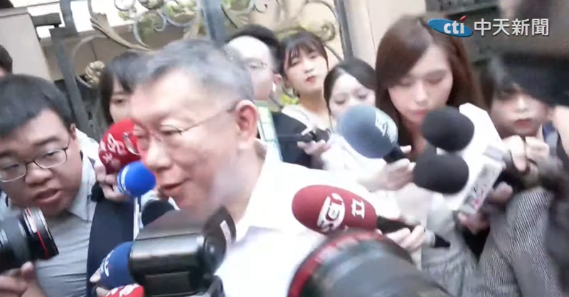 民众党主席5日出门画面。 民众党主席5日出门画面。