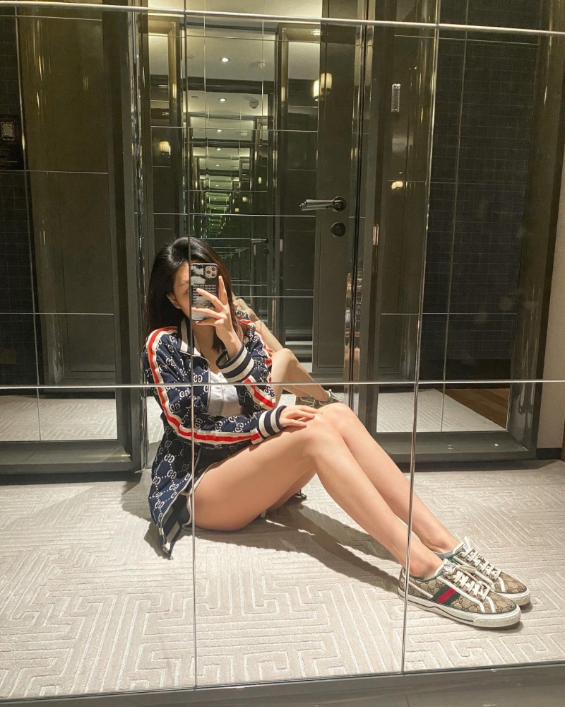 庄晓婷大晒长腿。 庄晓婷大晒长腿。