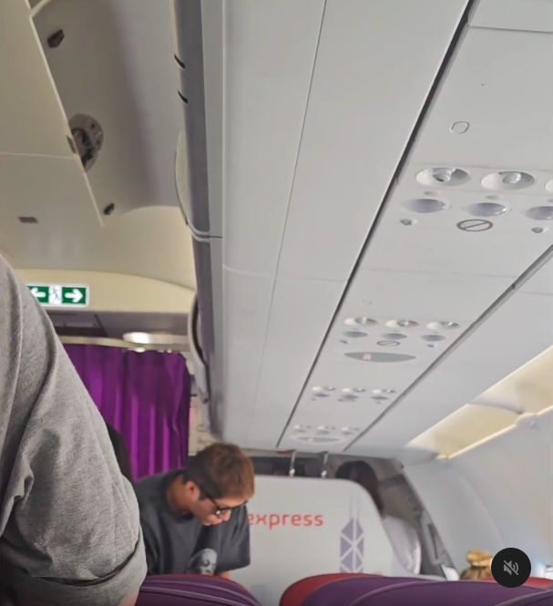 之后就有网民在Threads发帖文,指自己在廉航航班上遇到张家朗,见到张家朗站起来执拾物件,而其法籍女友也有陪伴回港。 之后就有网民在Threads发帖文,指自己在廉航航班上遇到张家朗,见到张家朗站起来执拾物件,而其法籍女友也有陪伴回港。