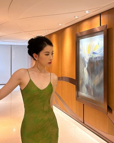 吴芷靖职业为文化制作人,她爱行博物馆和画廊。 吴芷靖职业为文化制作人,她爱行博物馆和画廊。