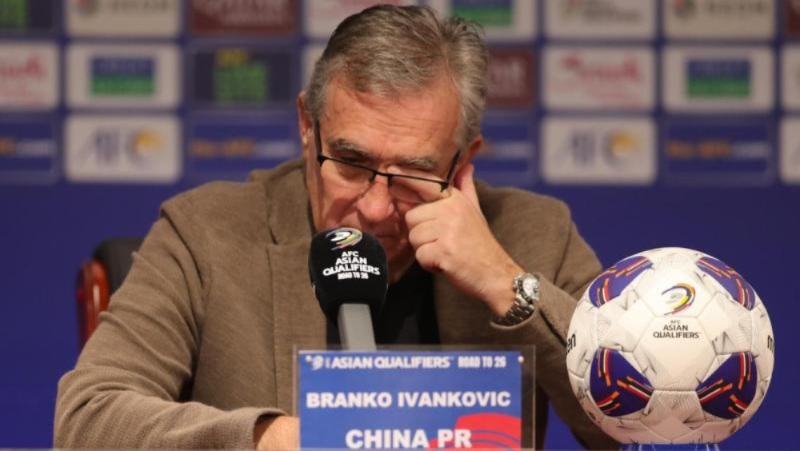 国足主帅伊万回应是否“下课”：不由我回答。