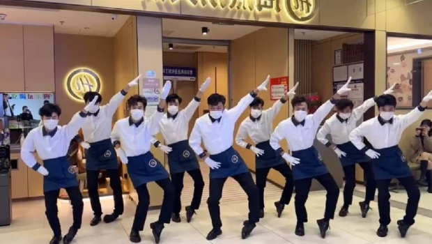 海底捞拟攻海外