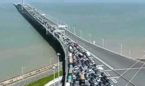 经港珠澳大桥口岸