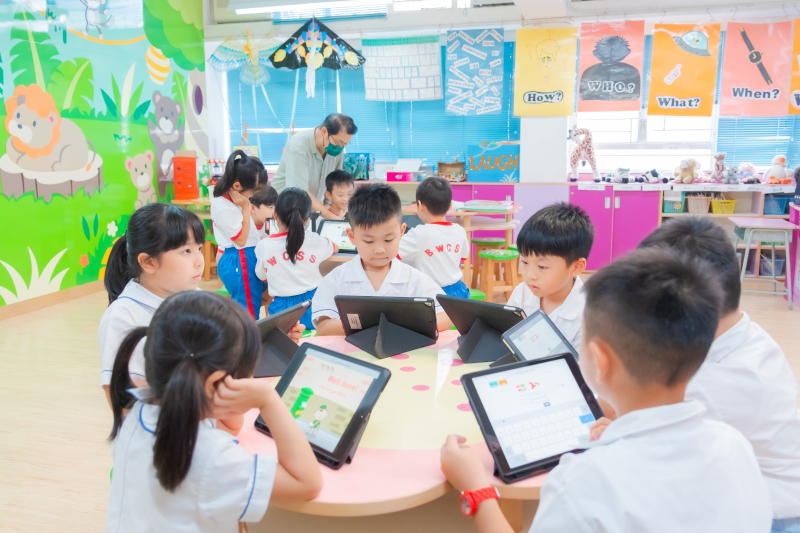 透过体验式学习、电子教学等策略,协助学生学好英语。