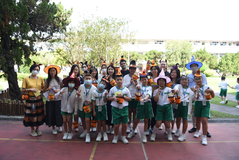 Halloween Activity Day等活动,令学生在愉快轻松的环境下学习。 Halloween Activity Day等活动,令学生在愉快轻松的环境下学习。